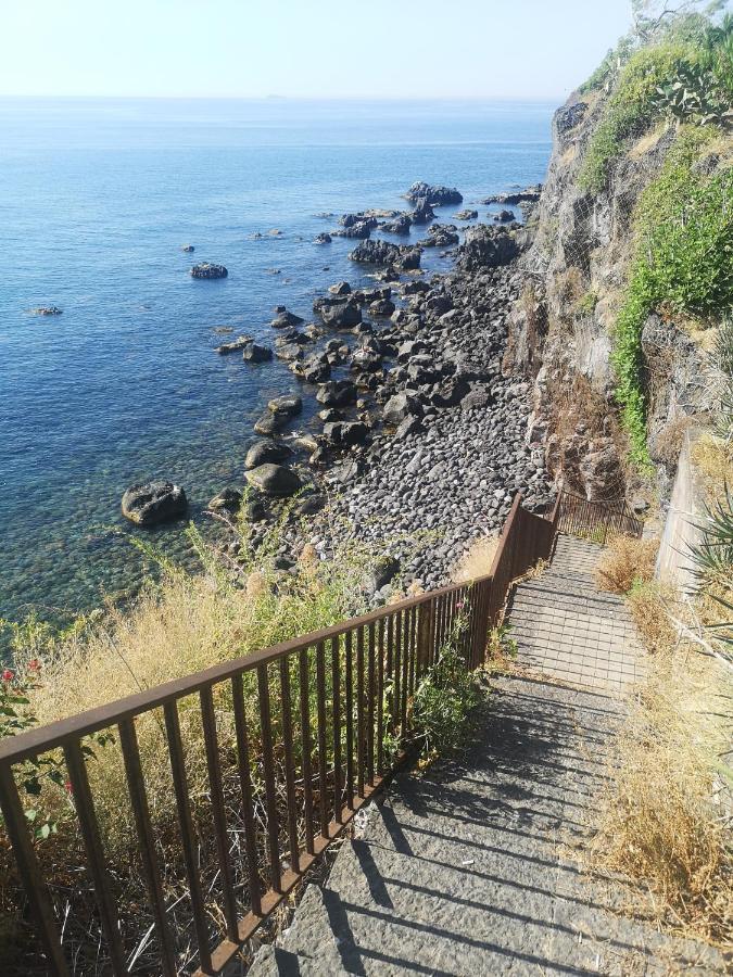 Locanda Popolare Aci Castello Eksteriør billede
